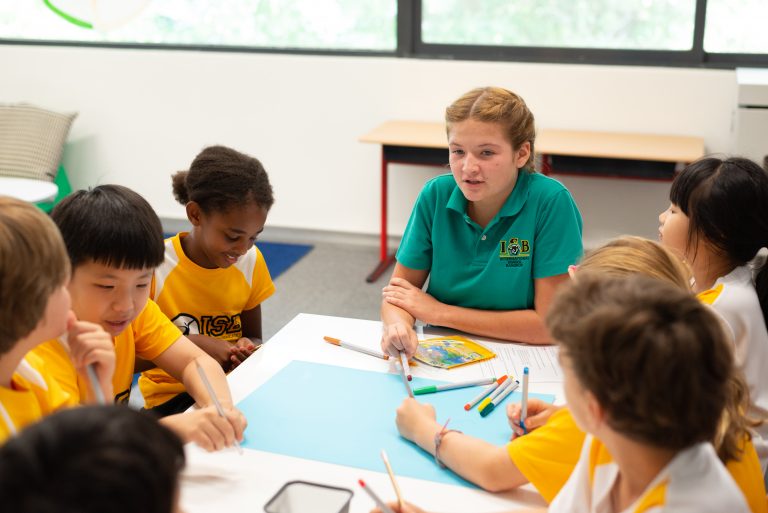 MS Students spreading kindness in the ES